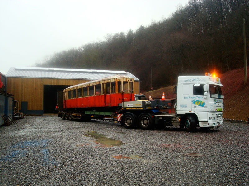 Le wagon lors de son transport en 2010